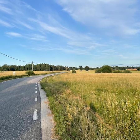 Ett Nytt Fraesch Hus Utanfoer Stockholm Naera Arlanda Villa Rosersberg Buitenkant foto