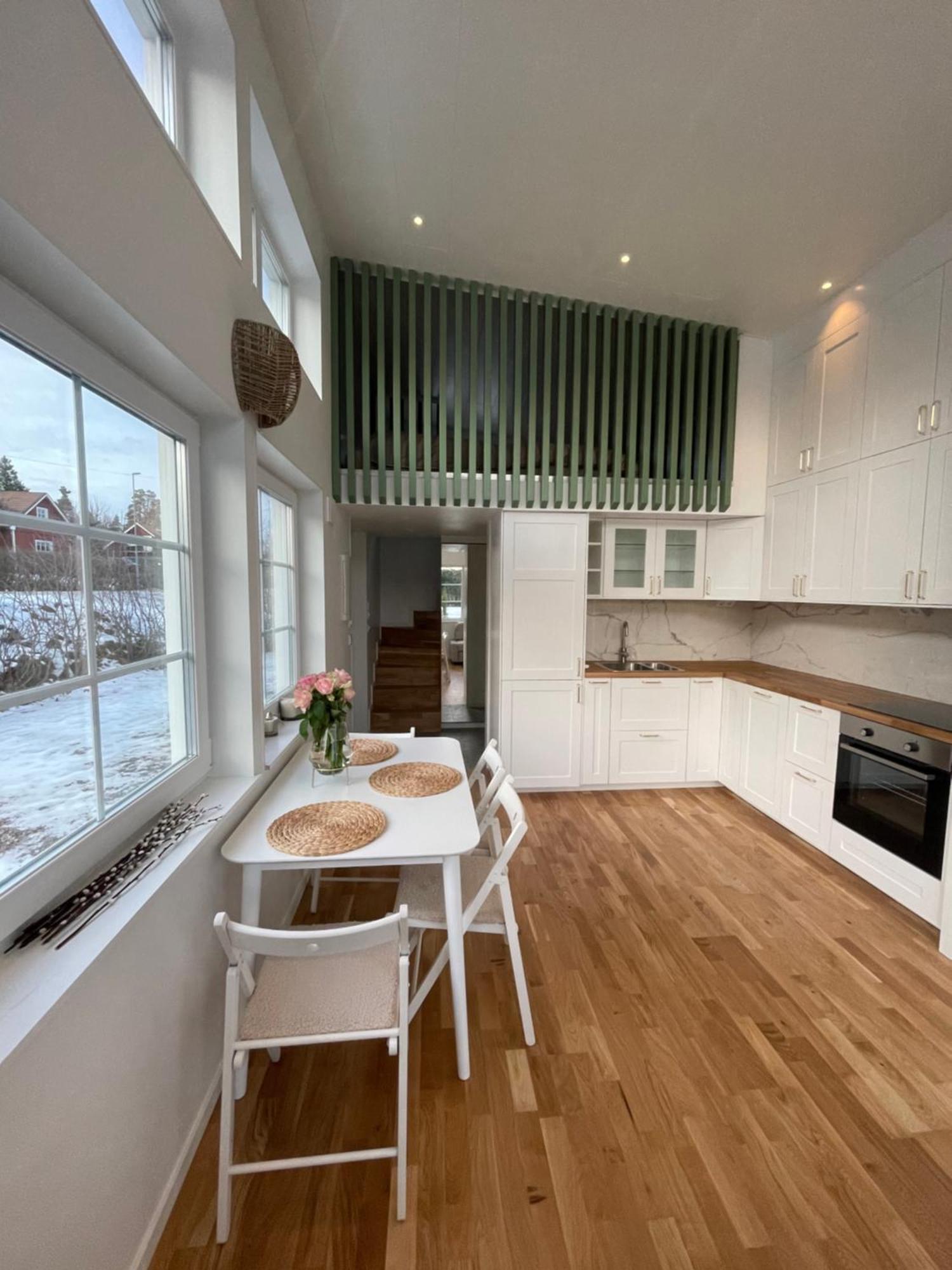 Ett Nytt Fraesch Hus Utanfoer Stockholm Naera Arlanda Villa Rosersberg Buitenkant foto