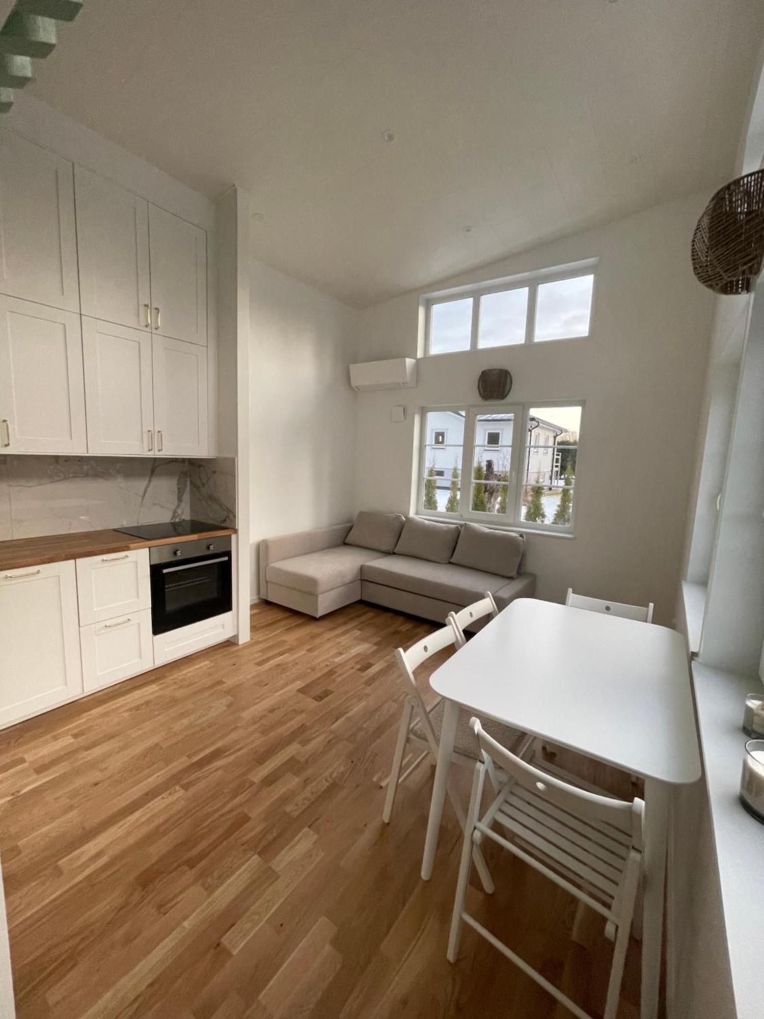 Ett Nytt Fraesch Hus Utanfoer Stockholm Naera Arlanda Villa Rosersberg Buitenkant foto