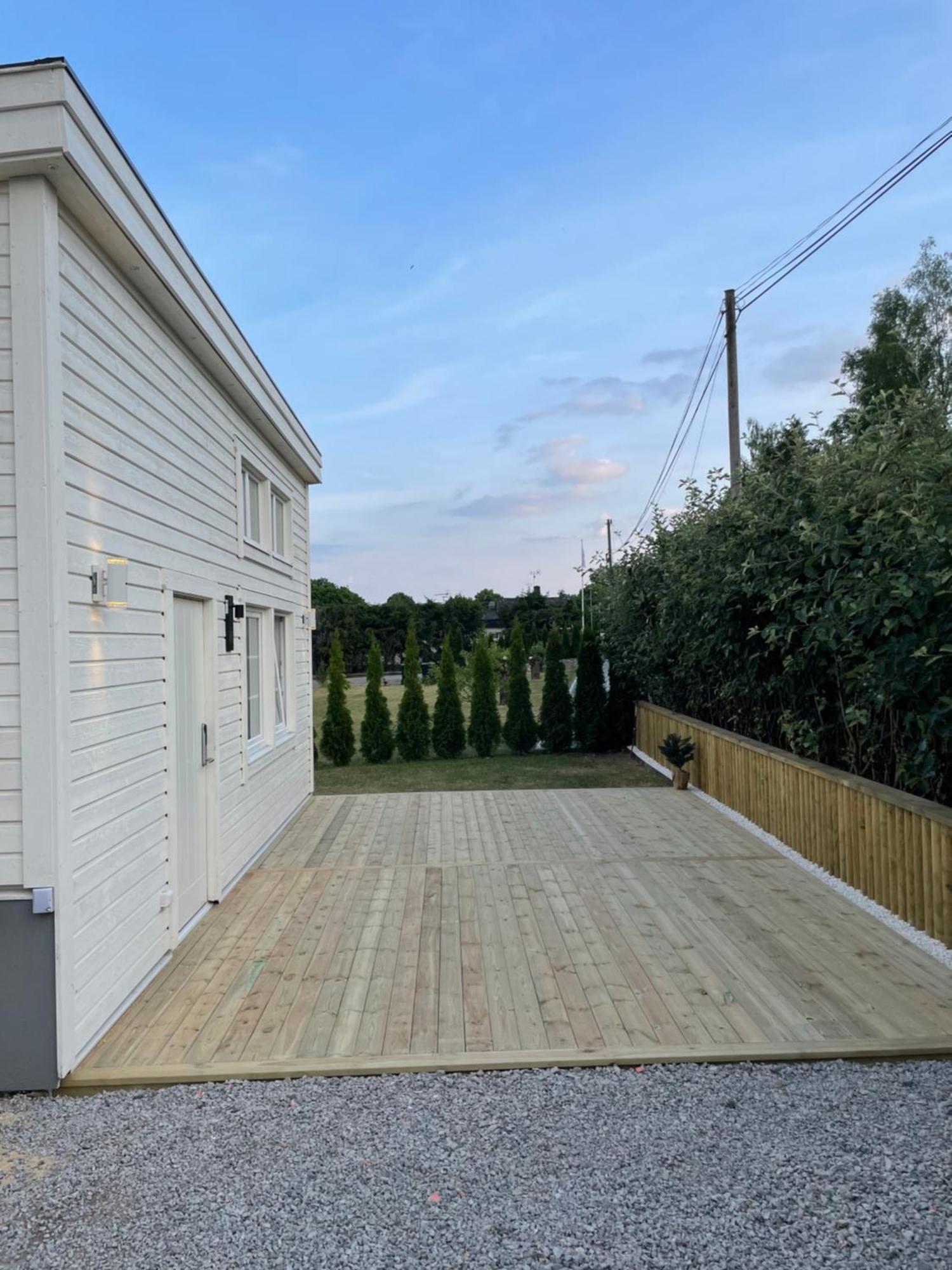 Ett Nytt Fraesch Hus Utanfoer Stockholm Naera Arlanda Villa Rosersberg Buitenkant foto